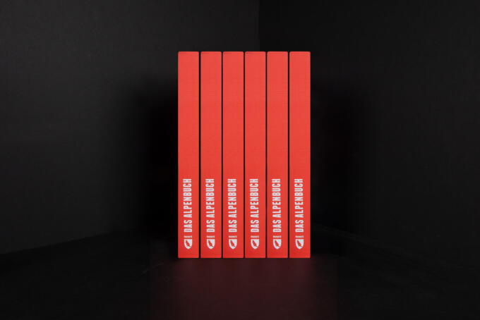 Alpenbuch mit Buchrücken