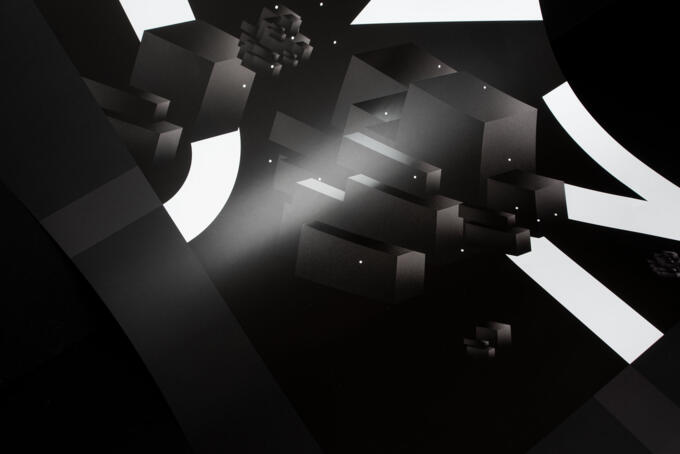 filigraner Drip-Off-Lack auf schwarz im Offsetdruck