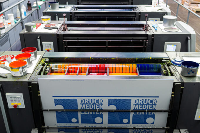 Vorbereitung zum Irisdruck mit Druckplatte