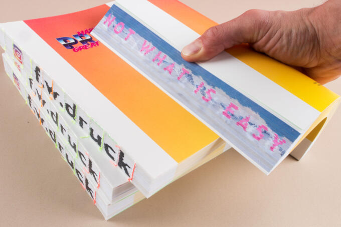 Offene Fadenheftung mit Neonfäden