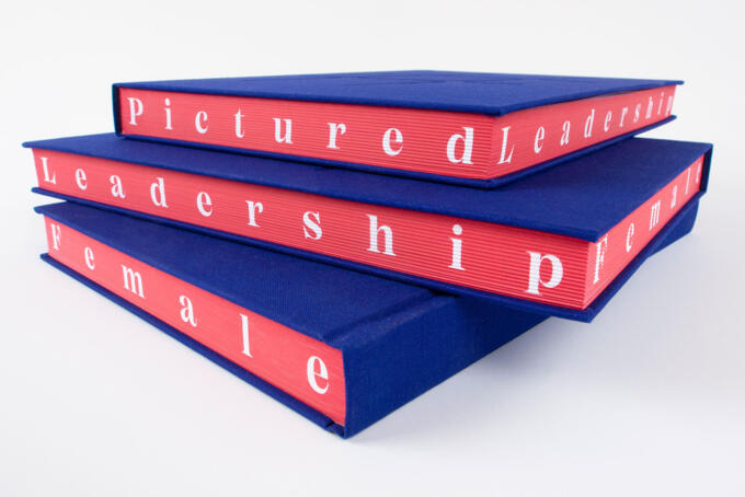 Buch mit Farbschnitt und Leinen Motivfarbschnitt