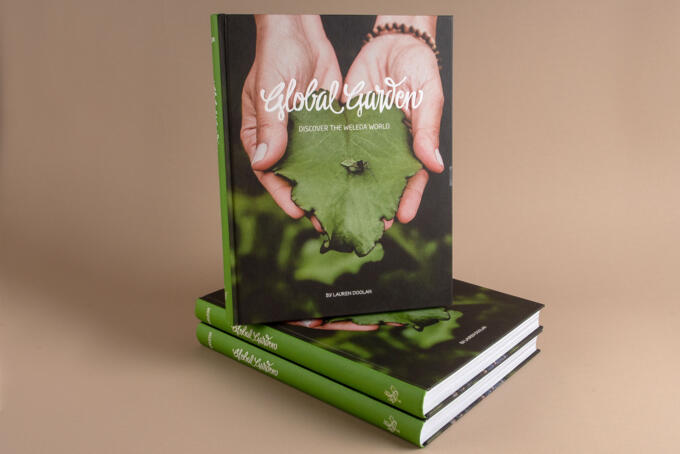 Hardcover Buch mit rundem Rücken und Heißfolienprägung