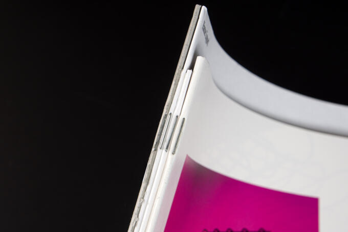 Rückstichheftungen mit unterschiedlichen Formaten und Papieren