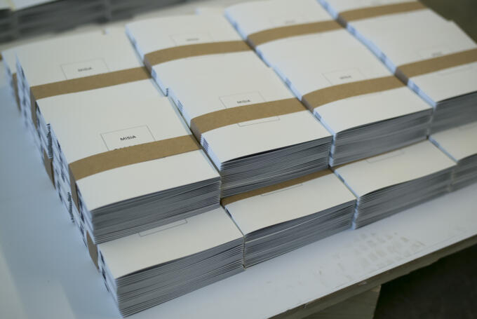 gebündelte Rückstichheftungen - fertig zum Versand